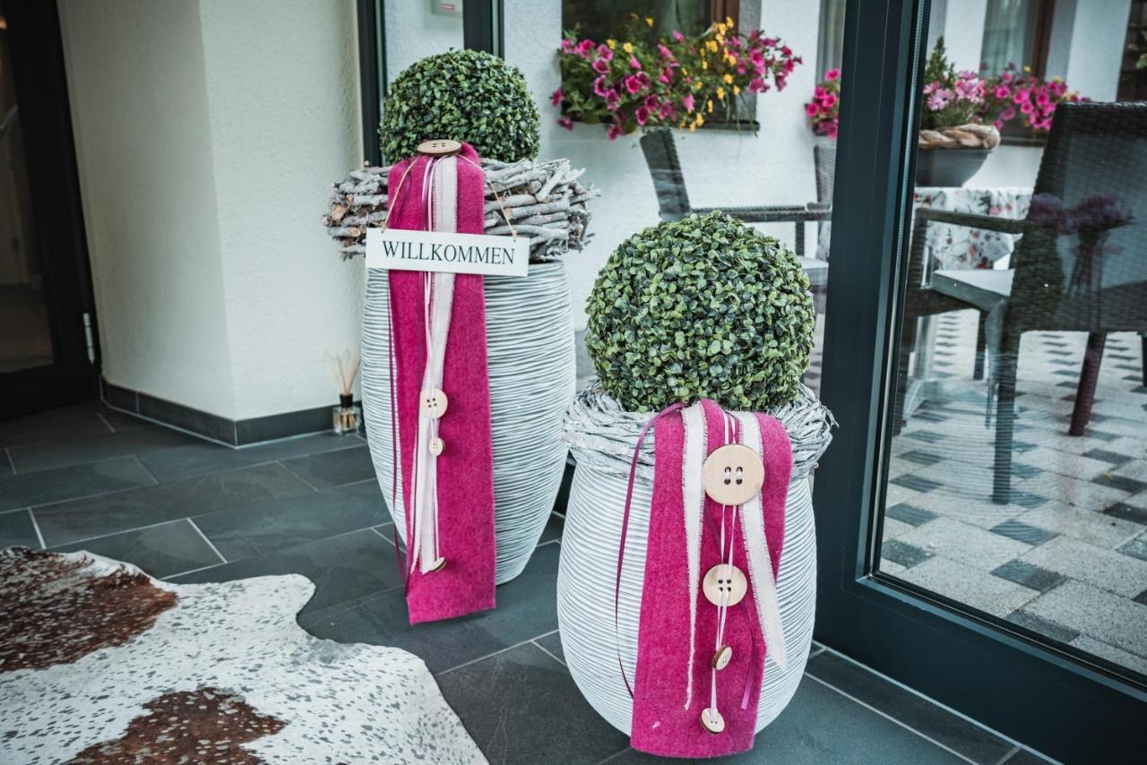 Hotel Garni Romantika 皮茨河谷圣莱昂哈德 外观 照片