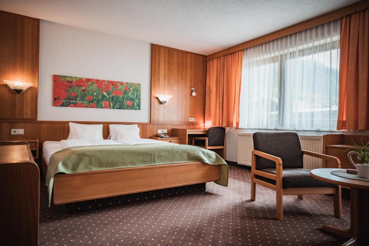 Hotel Garni Romantika 皮茨河谷圣莱昂哈德 外观 照片