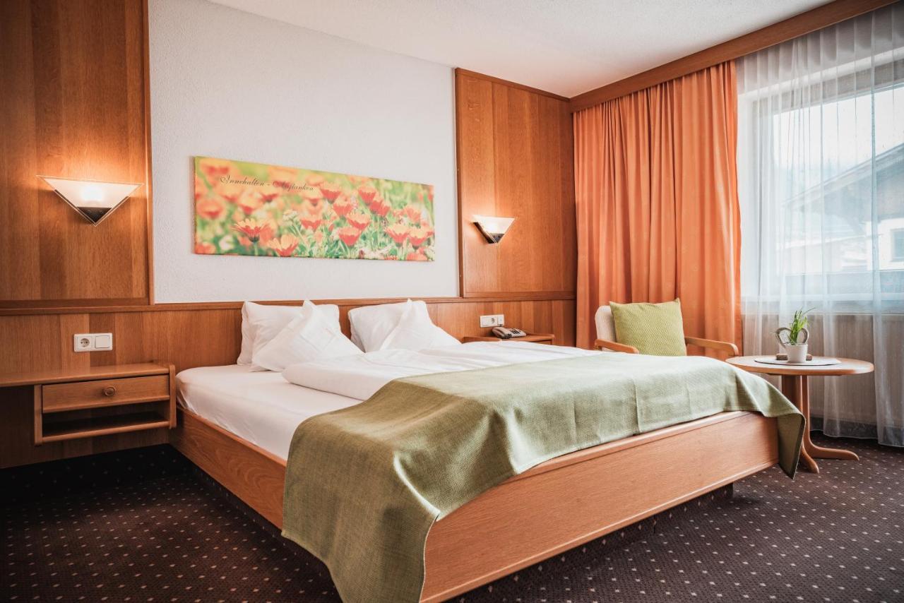 Hotel Garni Romantika 皮茨河谷圣莱昂哈德 外观 照片