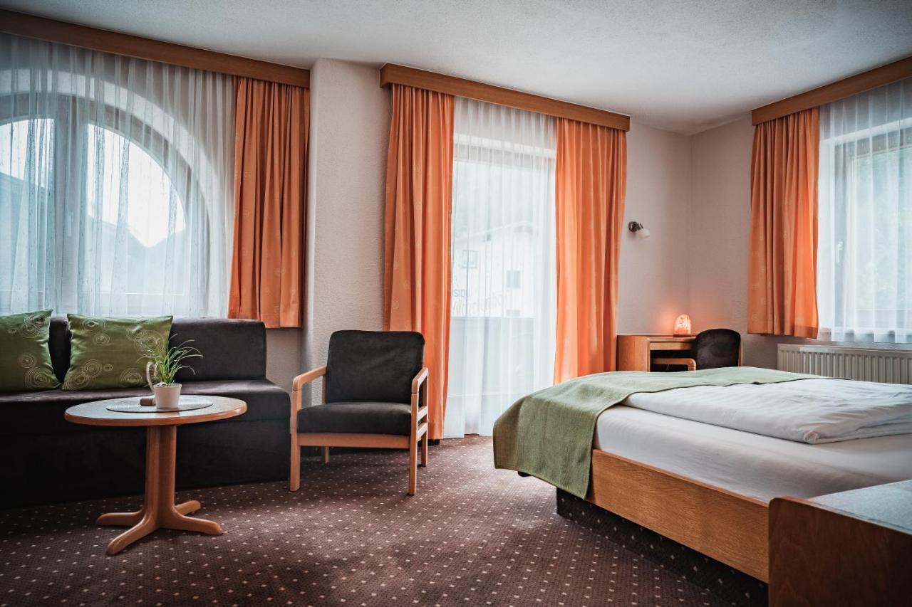 Hotel Garni Romantika 皮茨河谷圣莱昂哈德 外观 照片