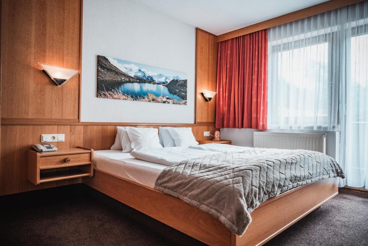 Hotel Garni Romantika 皮茨河谷圣莱昂哈德 外观 照片