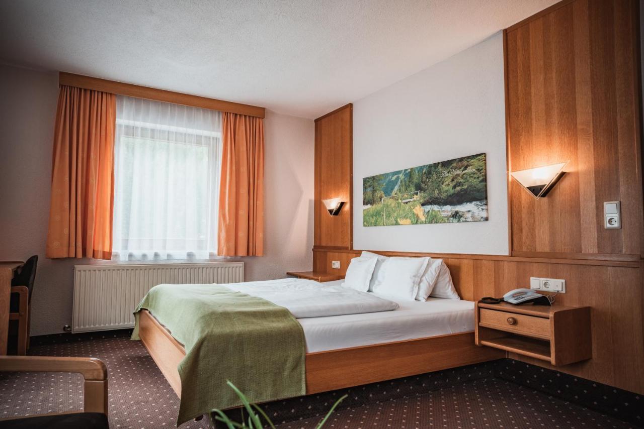 Hotel Garni Romantika 皮茨河谷圣莱昂哈德 外观 照片