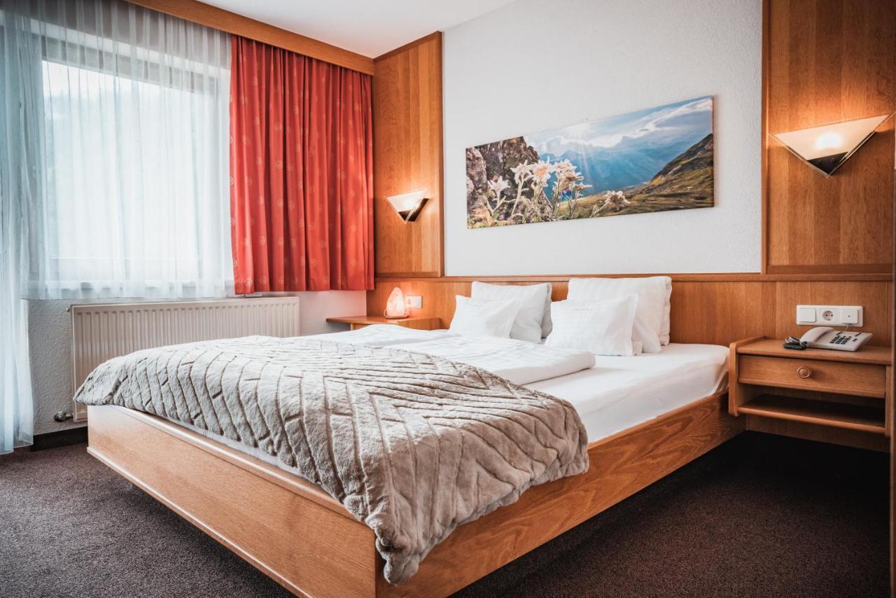 Hotel Garni Romantika 皮茨河谷圣莱昂哈德 外观 照片