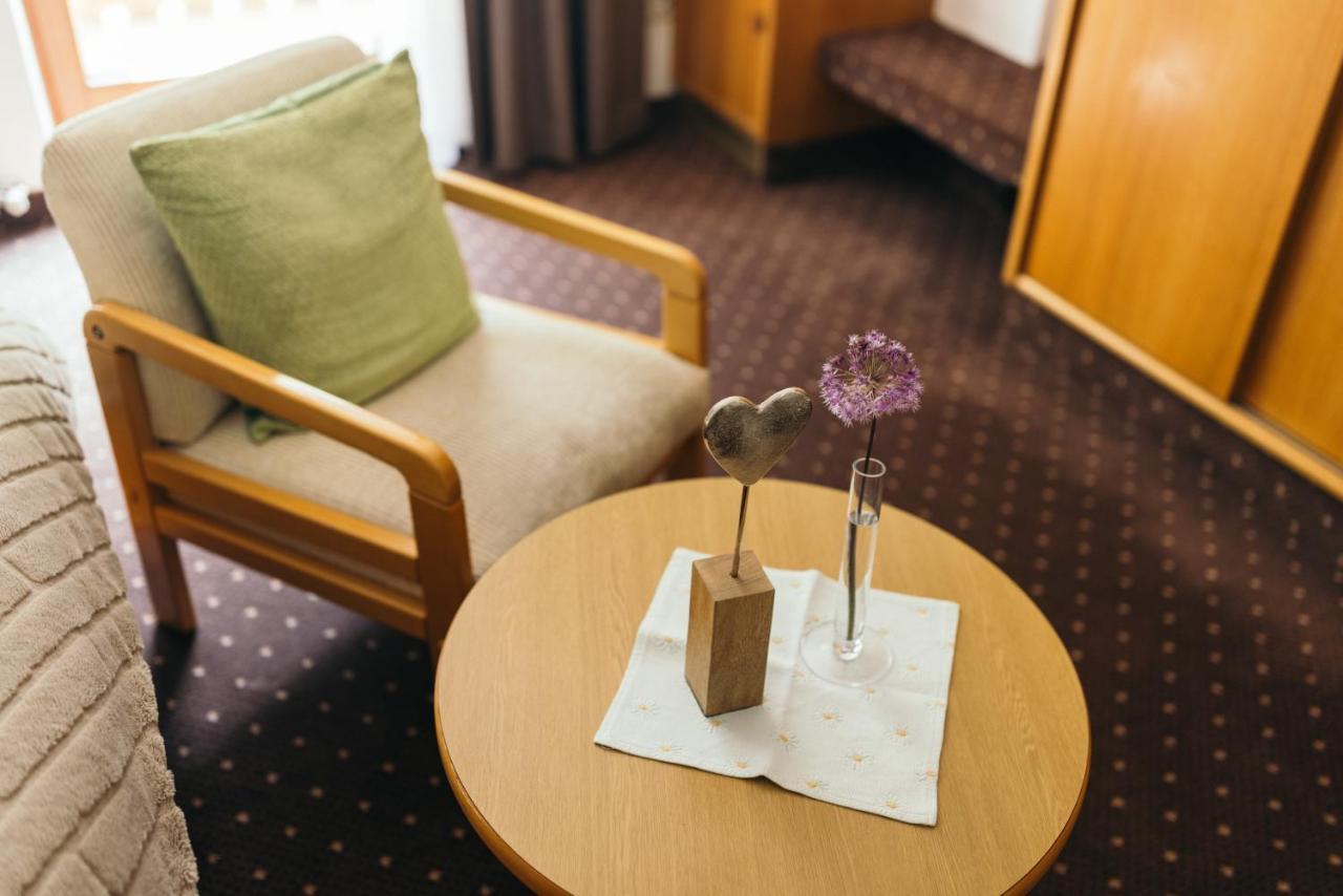 Hotel Garni Romantika 皮茨河谷圣莱昂哈德 外观 照片