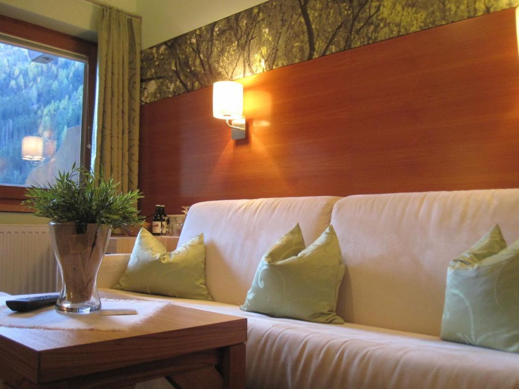 Hotel Garni Romantika 皮茨河谷圣莱昂哈德 客房 照片