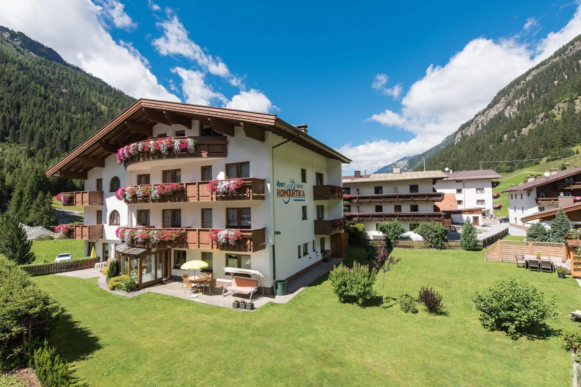 Hotel Garni Romantika 皮茨河谷圣莱昂哈德 外观 照片