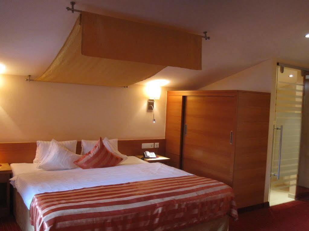 Hotel Garni Romantika 皮茨河谷圣莱昂哈德 外观 照片